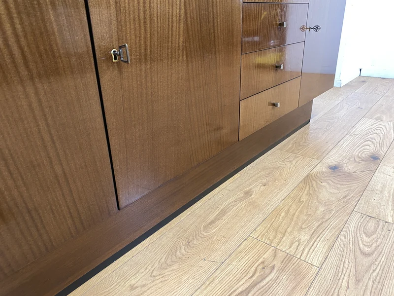 Stilvolles und sehr gut erhaltenes dunkles Vintage Sideboard mit Schubladen I Schrank Anrichte Lowboard Wäschekommode Fernsehkommode TV Board Mid-Century Retro 60er 70er I