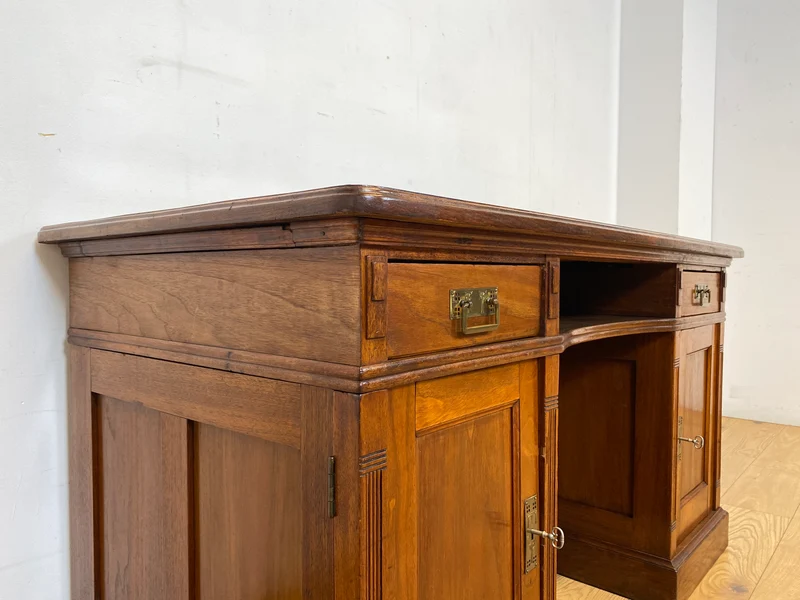 Sehr schöner antiker Schreibtisch aus vollem Holz in Eiche mit Schubladen und Messinggriffen, um 1910 I Arbeitstisch Bürotisch Sekretär Desk Vintage Gründerzeit I