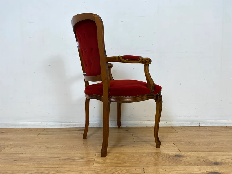 Eleganter und sehr gut erhaltener Vintage Salonsessel mit handverziertem Holzrahmen und grandiosem Bordeaux rotem Bezug I Sessel Armlehnstuhl Stuhl Stilmöbel Barock I