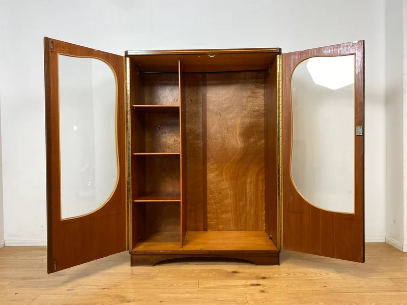 Besonders schöner und perfekt aufgeteilter dunkler Mid-Century Kleiderschrank mit Glastüren I Schrank Schlafzimmerschrank Wäscheschrank Rockabilly Vintage 50er 60er I