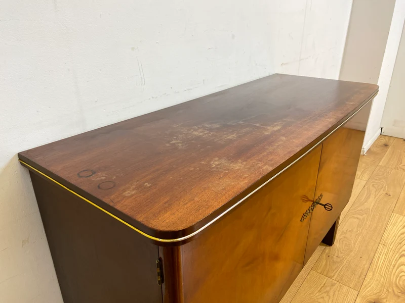 Hochwertiges 50er Jahre Sideboard mit Schubladen & Messingbeschlag I Vollholz I Kommode Schrank Anrichte Wäschekommode TV Lowboard Art Deco Mid-Century Rockabilly Vintage I