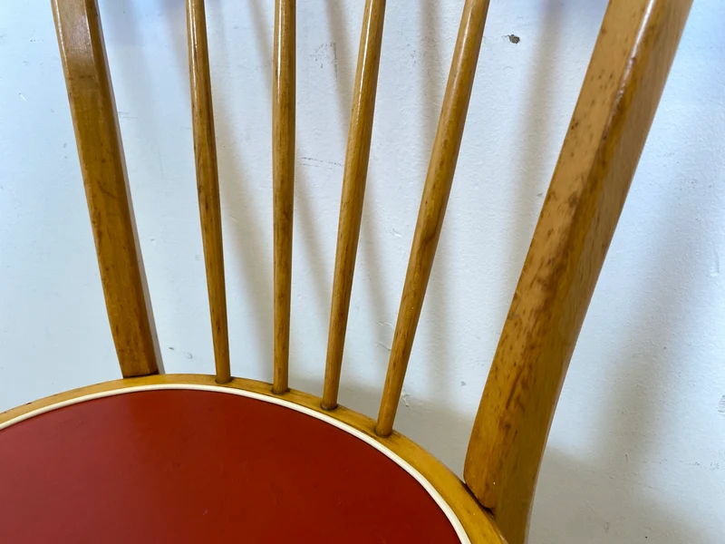 Formschöner und stabiler heller Mid-Century Sprossenstuhl aus Buchenholz mit rotem Kunstleder Sitz I Stuhl Holzstuhl Esszimmerstuhl Küchenstuhl 50er 60er Vintage I (Kopie)