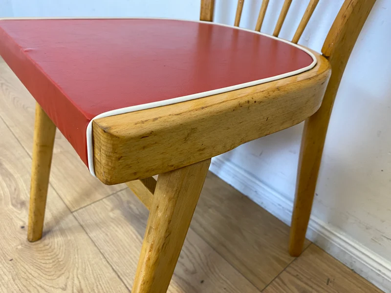 Formschöner und stabiler heller Mid-Century Sprossenstuhl aus Buchenholz mit rotem Kunstleder Sitz I Stuhl Holzstuhl Esszimmerstuhl Küchenstuhl 50er 60er Vintage I (Kopie)