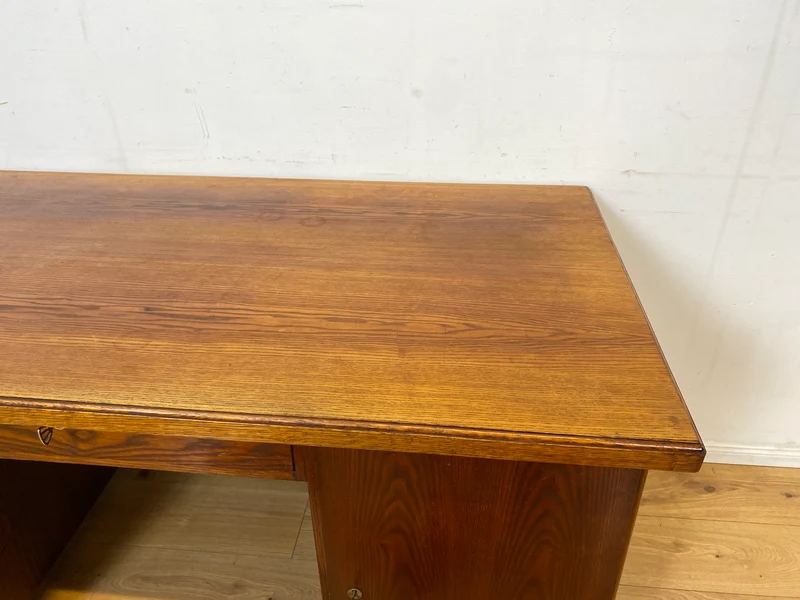 Sehr schöner freistehender 30er Jahre Art Deco Schreibtisch aus vollem Holz in Eiche mit Regal Rückseite I Arbeitstisch Bürotisch Writing Desk Antik Vintage Mid-Century I