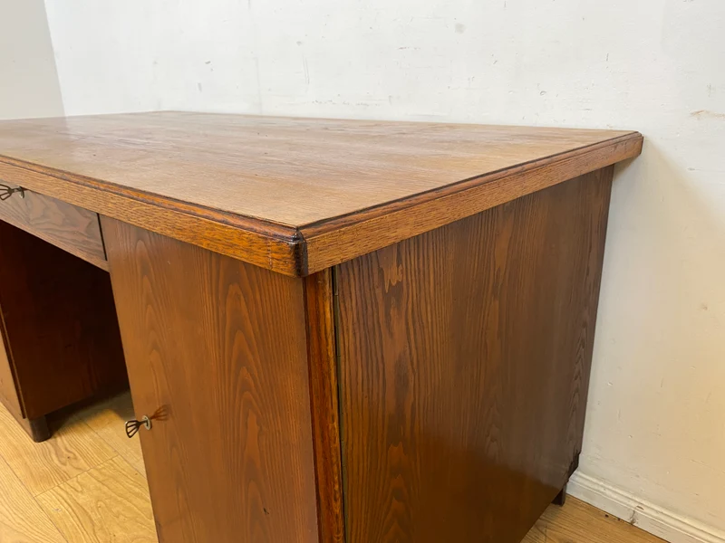 Sehr schöner freistehender 30er Jahre Art Deco Schreibtisch aus vollem Holz in Eiche mit Regal Rückseite I Arbeitstisch Bürotisch Writing Desk Antik Vintage Mid-Century I
