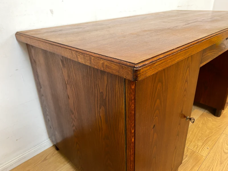 Sehr schöner freistehender 30er Jahre Art Deco Schreibtisch aus vollem Holz in Eiche mit Regal Rückseite I Arbeitstisch Bürotisch Writing Desk Antik Vintage Mid-Century I