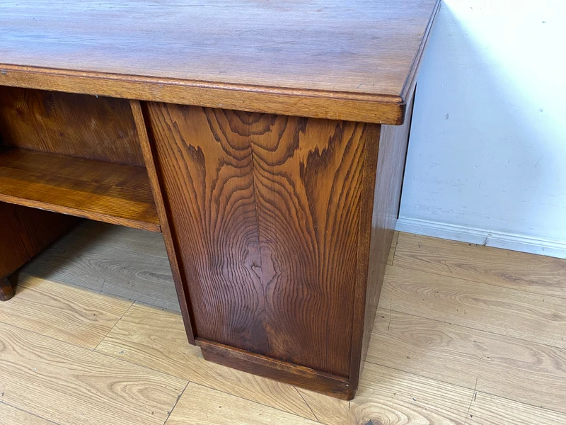 Sehr schöner freistehender 30er Jahre Art Deco Schreibtisch aus vollem Holz in Eiche mit Regal Rückseite I Arbeitstisch Bürotisch Writing Desk Antik Vintage Mid-Century I