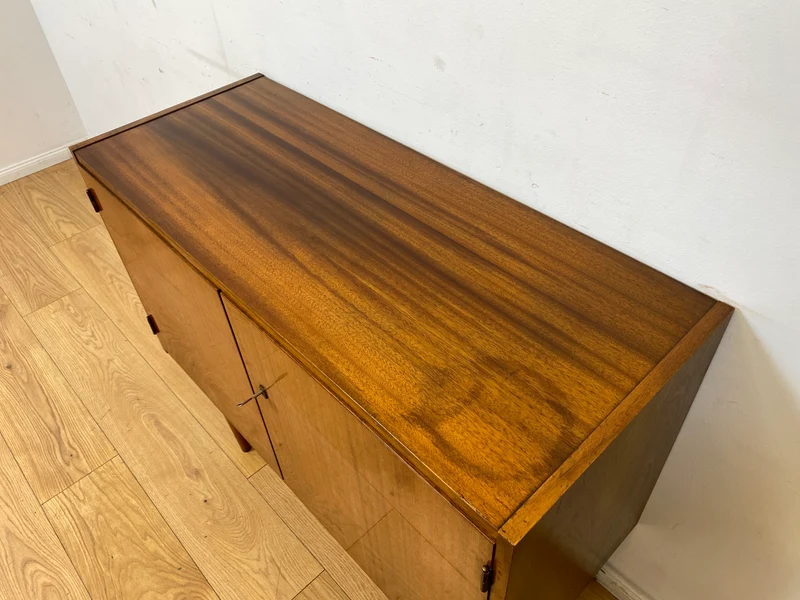 Minimalistische Mid-Century Kommode aus 1962 mit konischen Beinen & verstellbarem Regalboden I Sideboard Schrank TV Board Lowboard Wäschekommode Vintage 50er 60er Retro I Berlin Stuttgart Mainz
