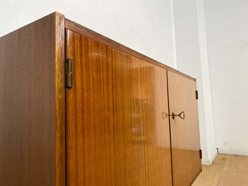 Minimalistische Mid-Century Kommode aus 1962 mit konischen Beinen & verstellbarem Regalboden I Sideboard Schrank TV Board Lowboard Wäschekommode Vintage 50er 60er Retro I Berlin Stuttgart Mainz