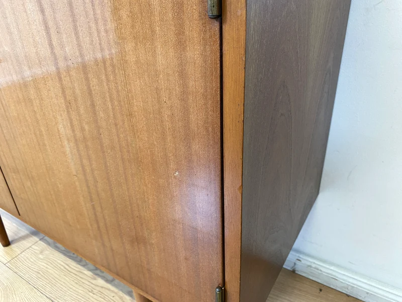 Minimalistische Mid-Century Kommode aus 1962 mit konischen Beinen & verstellbarem Regalboden I Sideboard Schrank TV Board Lowboard Wäschekommode Vintage 50er 60er Retro I Berlin Stuttgart Mainz