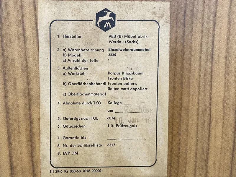 Schöner heller Mid-Century Wohnzimmerschrank aus 1964 mit verstellbaren Regalböden I Vitrine Highboard Glasvitrine Bücherschrank Büchervitrine Sideboard Schrank Vintage Retro 60er I