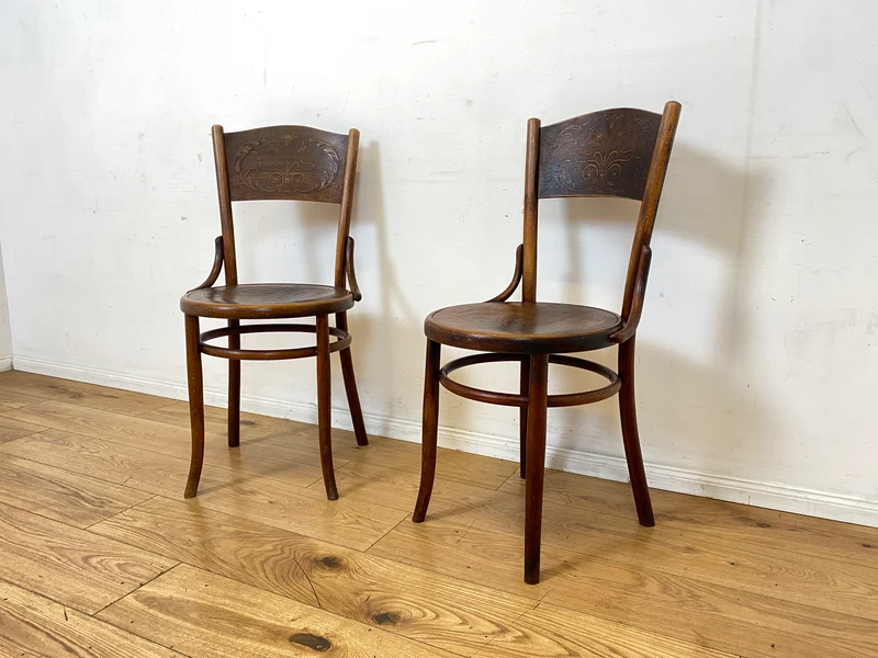 Wunderbarer antiker Bugholzstuhl von Fischel , früher Thonet , für Wien & Niemes Böhmen mit geprägten Ornamenten