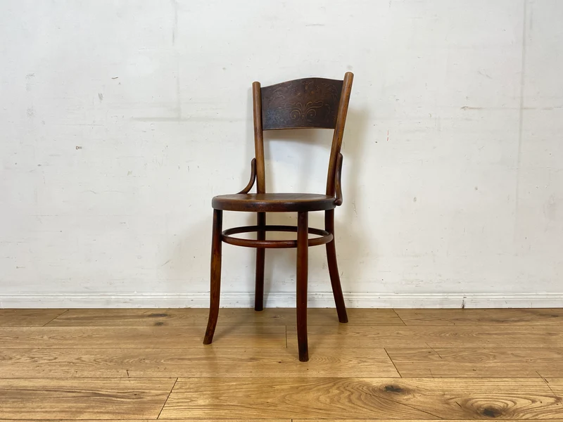 Wunderbarer antiker Bugholzstuhl von Fischel , früher Thonet , für Wien & Niemes Böhmen mit geprägten Ornamenten