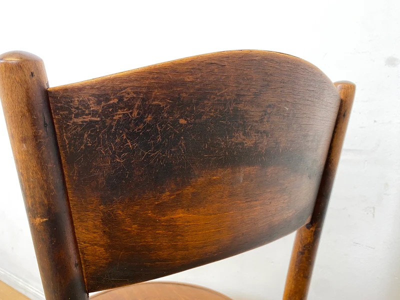 Wunderbarer antiker Bugholzstuhl von Fischel , früher Thonet , für Wien & Niemes Böhmen mit geprägten Ornamenten