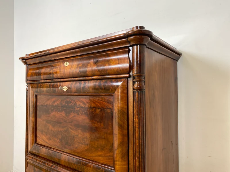 Edler antiker Schreibsekretär mit ausziehbarer Schreibunterlage I um 1840, Massivholz in Nussbaum I Sekretär Schreibschrank Schreibkommode Highboard Schrank Anrichte Biedermeier Vintage I