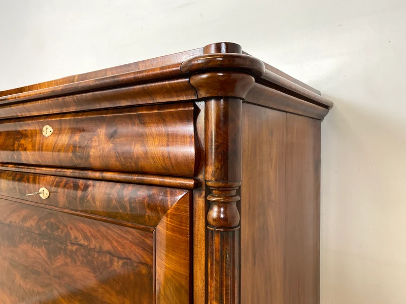 Edler antiker Schreibsekretär mit ausziehbarer Schreibunterlage I um 1840, Massivholz in Nussbaum I Sekretär Schreibschrank Schreibkommode Highboard Schrank Anrichte Biedermeier Vintage I