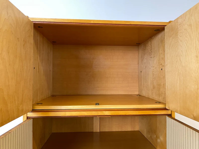 Stilvoller und gut erhaltener hoher Mid-Century Kleiderschrank mit Aufsatz I VEB Hellerau oder baugleich I Schrank Schlafzimmerschrank Wardrobe Wäscheschrank Vintage Retro I