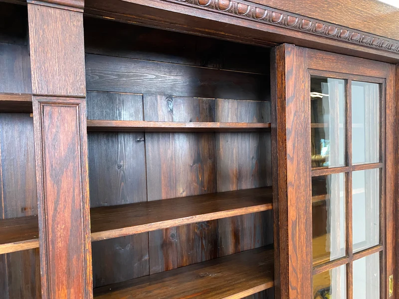 Hochwertige handverzierte Vintage Vitrine im antikem Stil aus massiver Eiche mit Schiebetüren I Büchervitrine Bücherschrank Bücherregal Regal Glasvitrine Wohnzimmerschank Jugendstil Gründerzeit I
