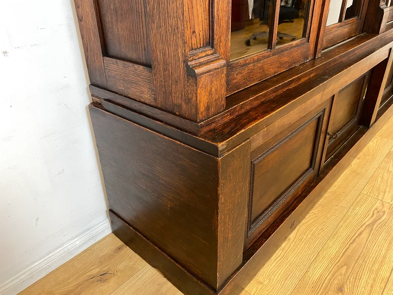 Hochwertige handverzierte Vintage Vitrine im antikem Stil aus massiver Eiche mit Schiebetüren I Büchervitrine Bücherschrank Bücherregal Regal Glasvitrine Wohnzimmerschank Jugendstil Gründerzeit I