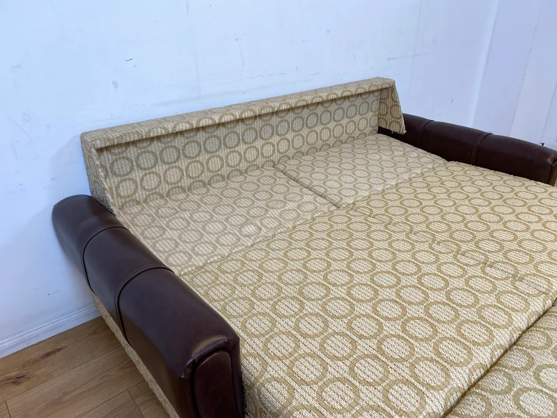 Retro pur! Gemütliche 70er Jahre Couch mit Schlaffunktion mit hellem Originalbezug I Sofa Couch Schlafsofa Schlafcouch Klappcouch Daybed Sitzgarnitur Vintage Space Age 60er I