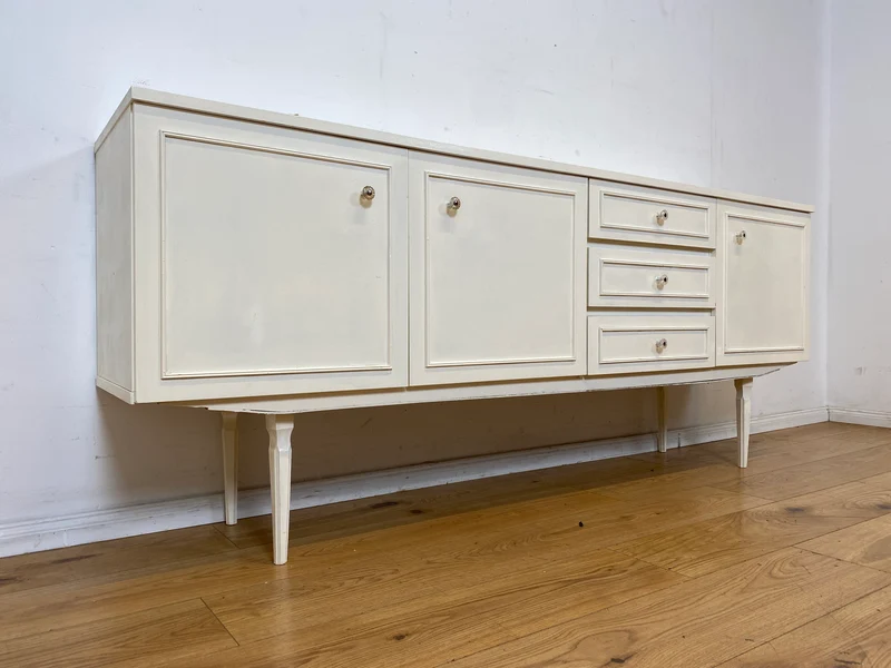 Sehr schönes weißes 70er Jahre Sideboard mit Schubladen & hübschen Originalgriffen I Kommode Anrichte Schrank TV Lowboard Bank Fernsehkommode Wäschekommode Retro Vintage I