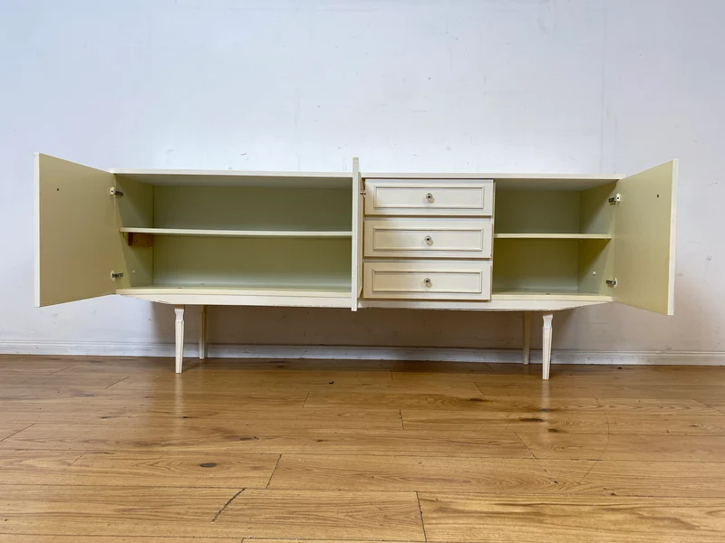 Sehr schönes weißes 70er Jahre Sideboard mit Schubladen & hübschen Originalgriffen I Kommode Anrichte Schrank TV Lowboard Bank Fernsehkommode Wäschekommode Retro Vintage I
