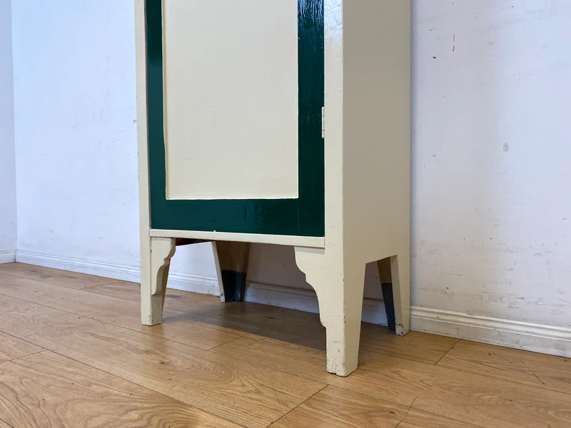 Schöner weißer antiker Hochschrank I Vollholz I Schrank Vitrine Wäscheschrank Highboard Küchenschrank Schuhschrank Flurschrank Bücherschrank Geschirrschrank Jugendstil Vintage I