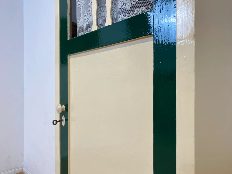 Schöner weißer antiker Hochschrank I Vollholz I Schrank Vitrine Wäscheschrank Highboard Küchenschrank Schuhschrank Flurschrank Bücherschrank Geschirrschrank Jugendstil Vintage I