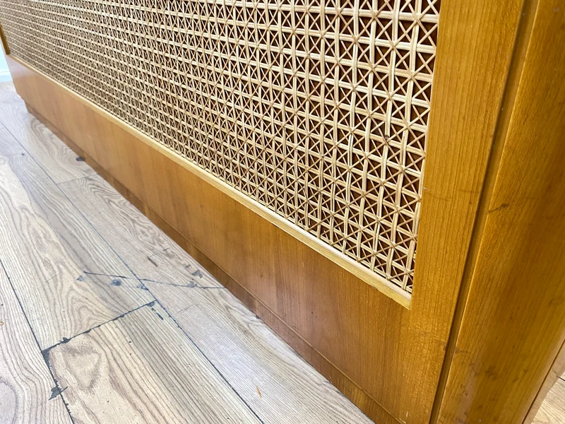 Besonders schönes helles Mid-Century Bett für 100x200cm Matratzen mit aufwendig gearbeitetem Rattan Geflecht I Doppelbett Holzbett Bettrahmen Schlafzimmer 50er 60er Vintage I