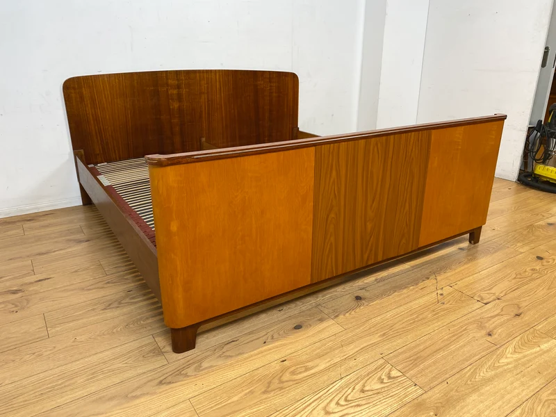 Stilvolles und sehr gut erhaltenes Mid-Century Bett mit Lattenrosten für zwei 90x190 Matratzen I Doppelbett Holzbett Bettrahmen Schlafzimmer 50er 60er Vintage Rockabilly I