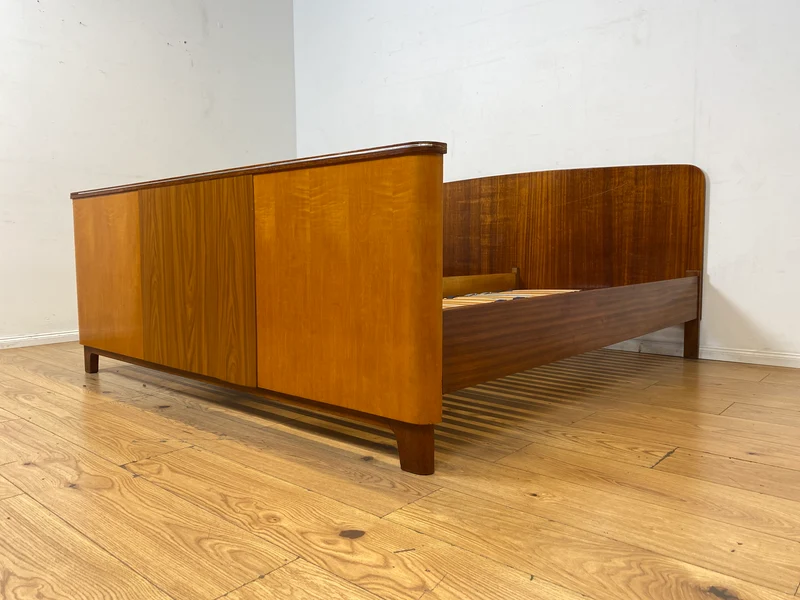 Stilvolles und sehr gut erhaltenes Mid-Century Bett mit Lattenrosten für zwei 90x190 Matratzen I Doppelbett Holzbett Bettrahmen Schlafzimmer 50er 60er Vintage Rockabilly I