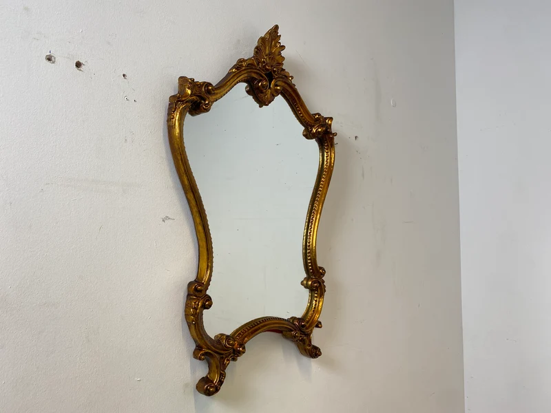 Wunderschöner großer Vintage Wandspiegel im antiken Stil mit goldenem Akanthusblatt Rahmen aus Stuck