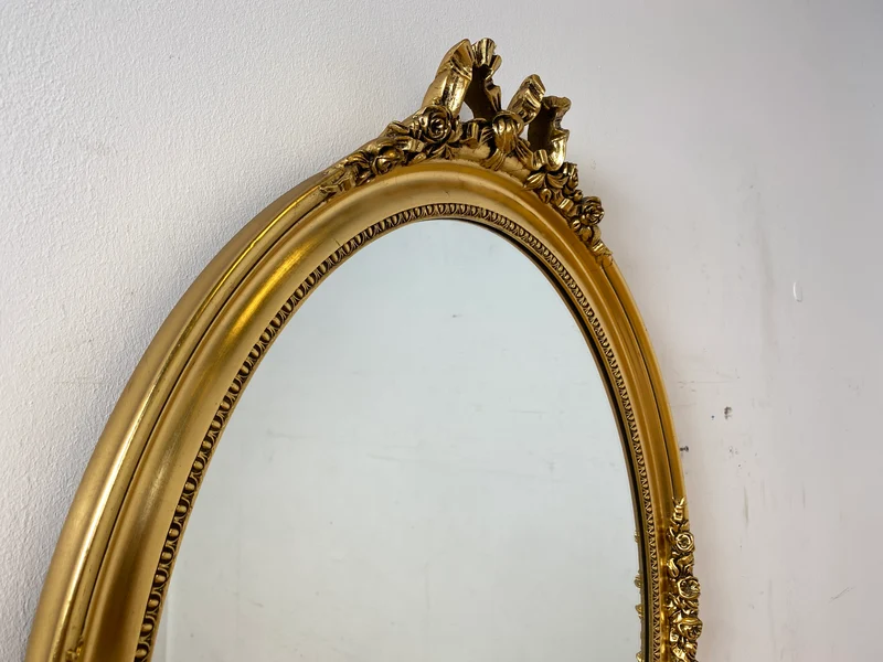 Eleganter großer ovaler Vintage Wandspiegel im antiken Stil mit goldenem Holz Rahmen mit Stuck Dekoration