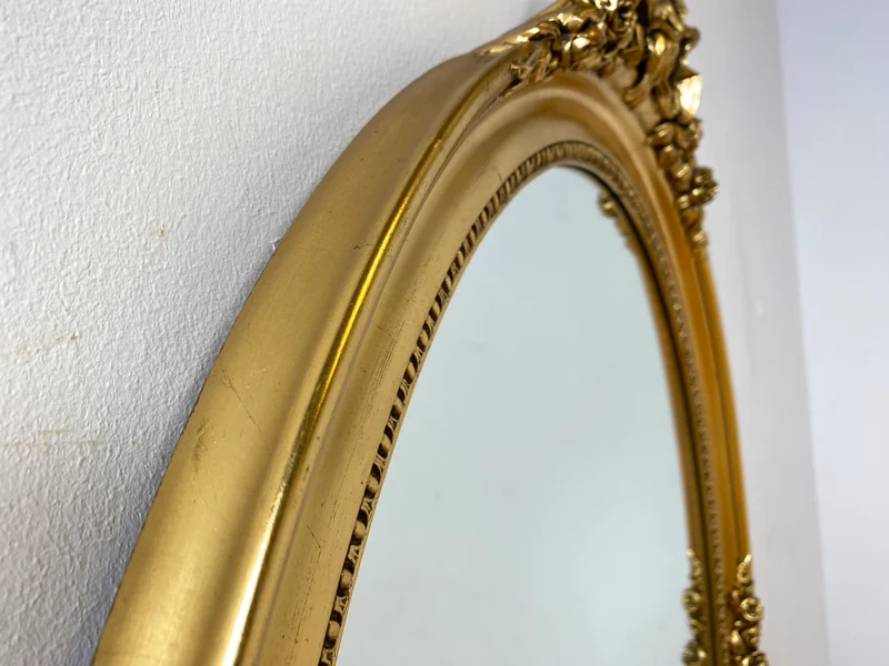 Eleganter großer ovaler Vintage Wandspiegel im antiken Stil mit goldenem Holz Rahmen mit Stuck Dekoration