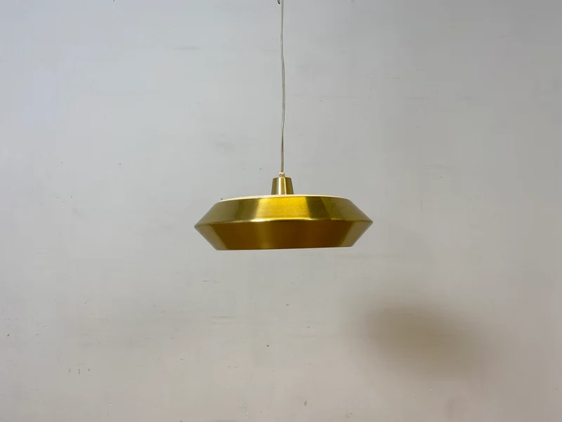 WMK I Grandiose skandinavische goldene Space Age Hängelampe aus Aluminiumhte