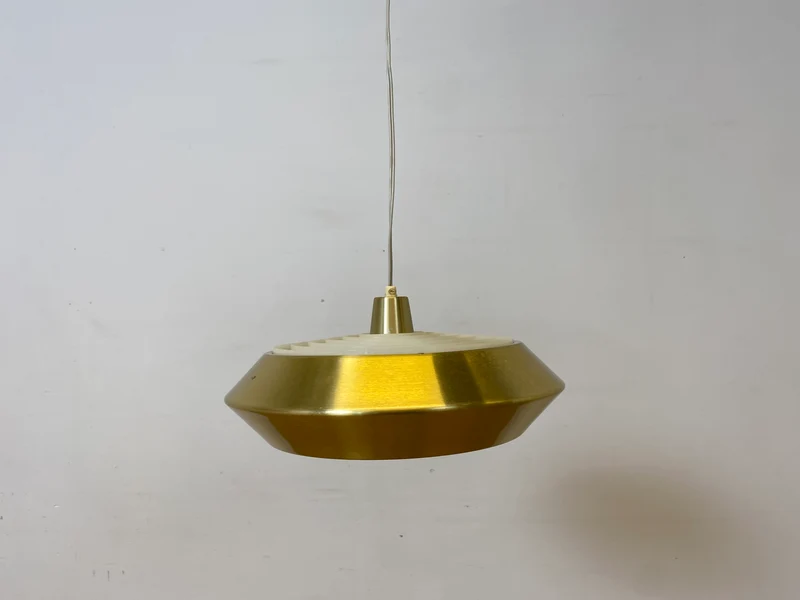 WMK I Grandiose skandinavische goldene Space Age Hängelampe aus Aluminiumhte