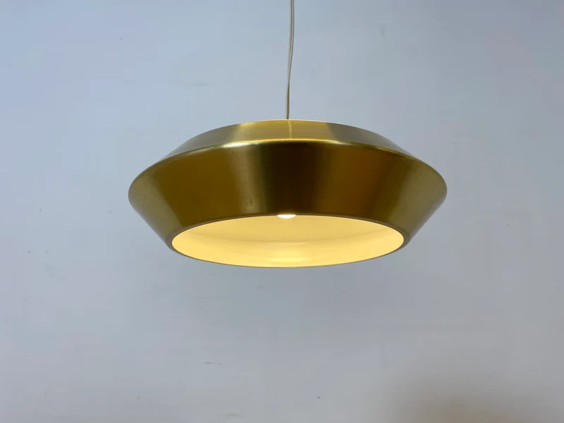 WMK I Grandiose skandinavische goldene Space Age Hängelampe aus Aluminiumhte
