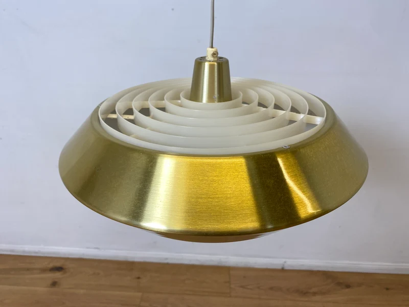 WMK I Grandiose skandinavische goldene Space Age Hängelampe aus Aluminiumhte