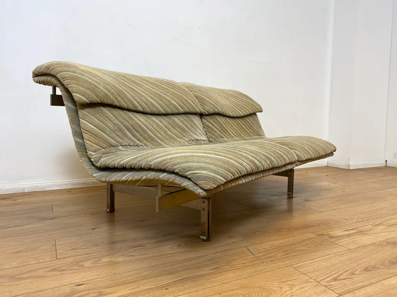 WMK I Ikonisches 70er Jahre Wave Sofa von Giovanni Offredi für Saporiti Italia auf Chrom Gestell und in Originalbezug