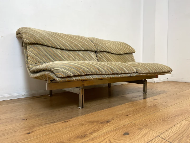 WMK I Ikonisches 70er Jahre Wave Sofa von Giovanni Offredi für Saporiti Italia auf Chrom Gestell und in Originalbezug