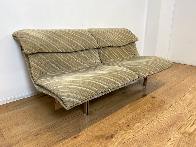 WMK I Ikonisches 70er Jahre Wave Sofa von Giovanni Offredi für Saporiti Italia auf Chrom Gestell und in Originalbezug