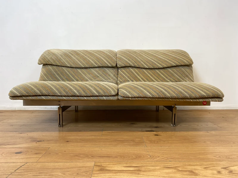 WMK I Ikonisches 70er Jahre Wave Sofa von Giovanni Offredi für Saporiti Italia auf Chrom Gestell und in Originalbezug