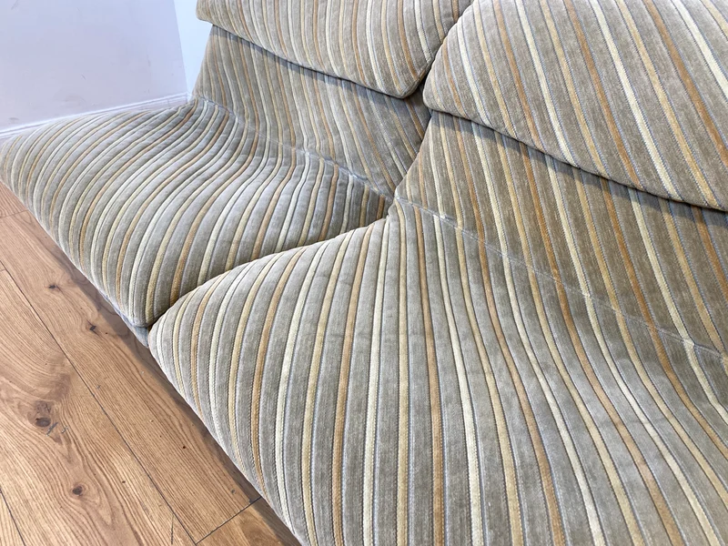 WMK I Ikonisches 70er Jahre Wave Sofa von Giovanni Offredi für Saporiti Italia auf Chrom Gestell und in Originalbezug