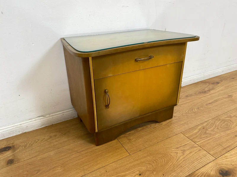 WMK I Formschöner Mid-Century Nachttisch mit Schublade & Messinggriffen