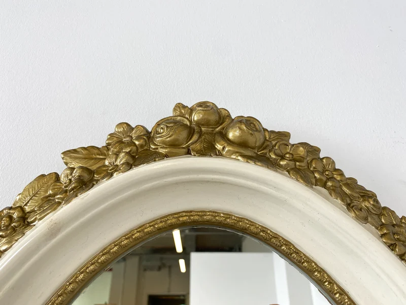 WMK I Versand möglich I Wunderschöner ovaler 70er Jahre Spiegel im Barock Stil mit weiß goldenem Kunststoff Spiegelrahmen