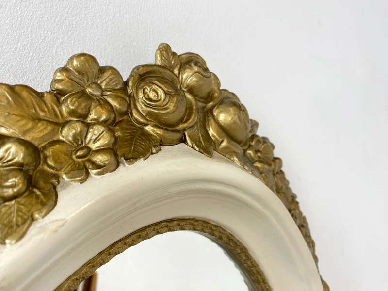 WMK I Versand möglich I Wunderschöner ovaler 70er Jahre Spiegel im Barock Stil mit weiß goldenem Kunststoff Spiegelrahmen