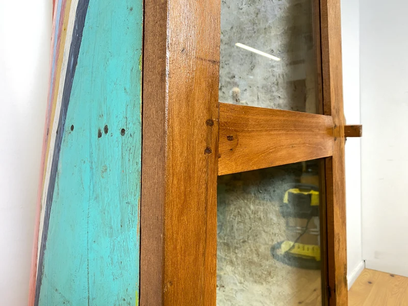 Boatwood by WMK I Einzigartige Vitrine handgefertigt aus altem Fischerboot