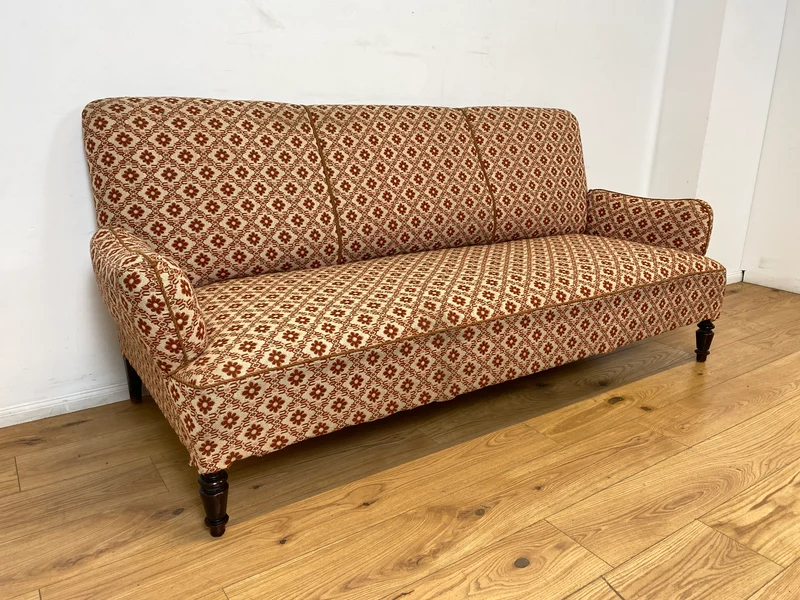 WMK I Besonders schönes und sehr gut erhaltenes antikes Sofa mit grandiosem Bezug und bequemen Federkern, um 1890