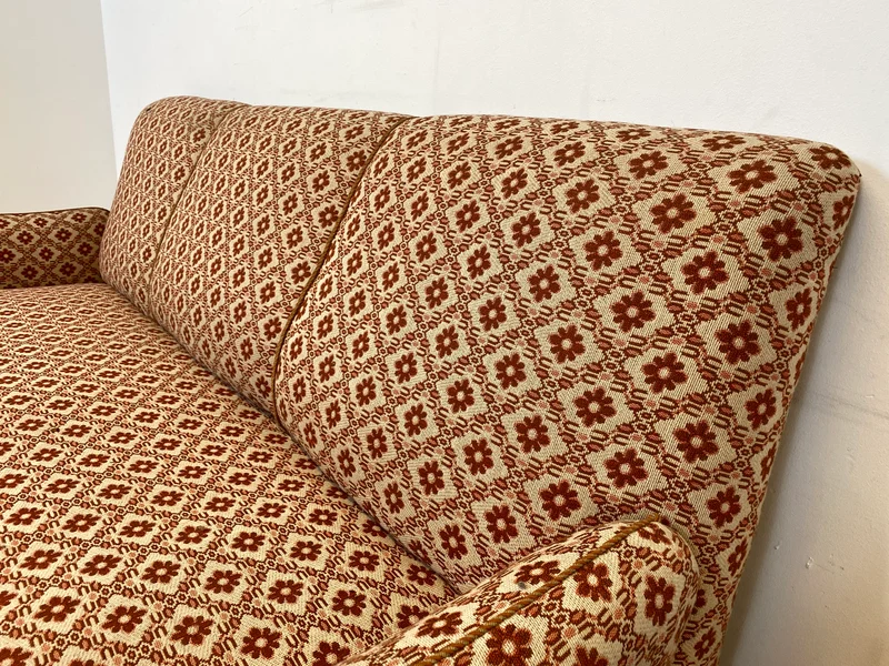 WMK I Besonders schönes und sehr gut erhaltenes antikes Sofa mit grandiosem Bezug und bequemen Federkern, um 1890