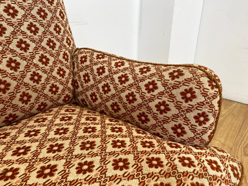 WMK I Besonders schönes und sehr gut erhaltenes antikes Sofa mit grandiosem Bezug und bequemen Federkern, um 1890